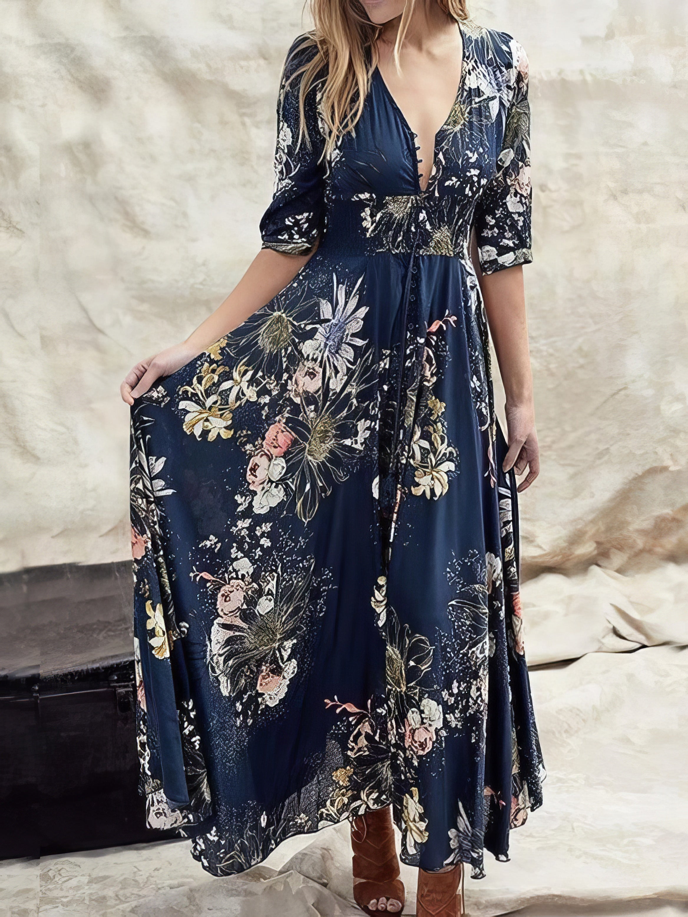 Beautifully Finished Dress in a Timeless Design