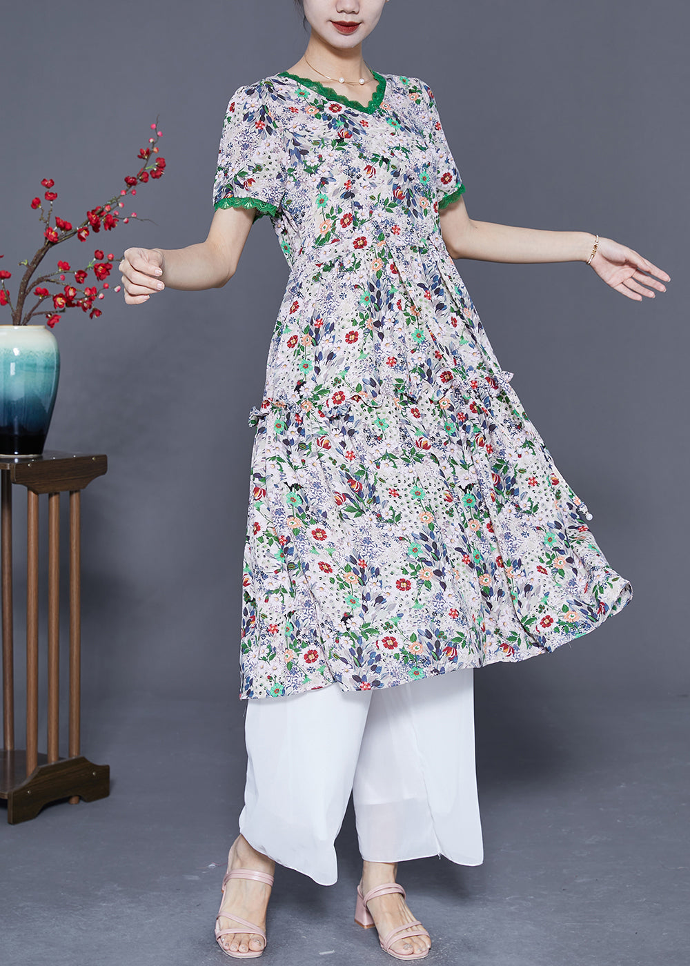Effortlessly Elegant Dress with a Timeless Design