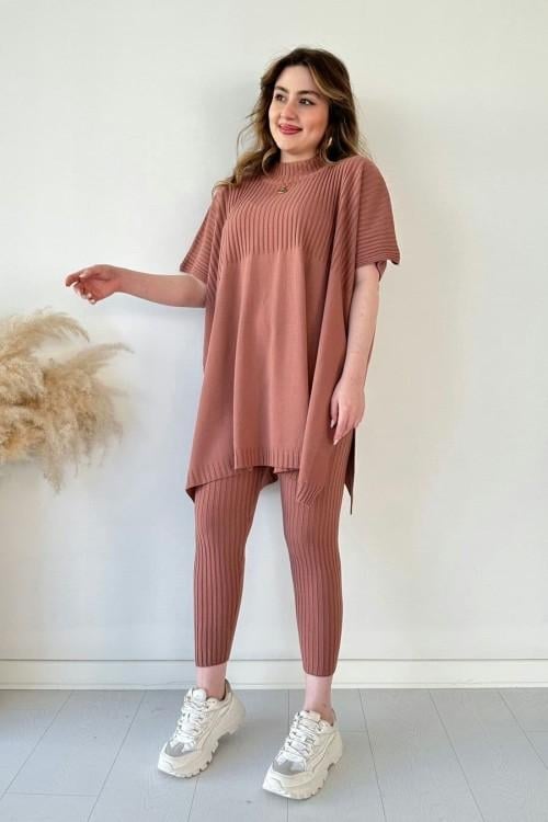 Fresh and elegant knitted two-piece set