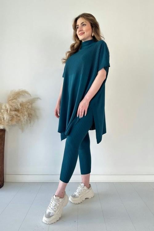 Fresh and elegant knitted two-piece set