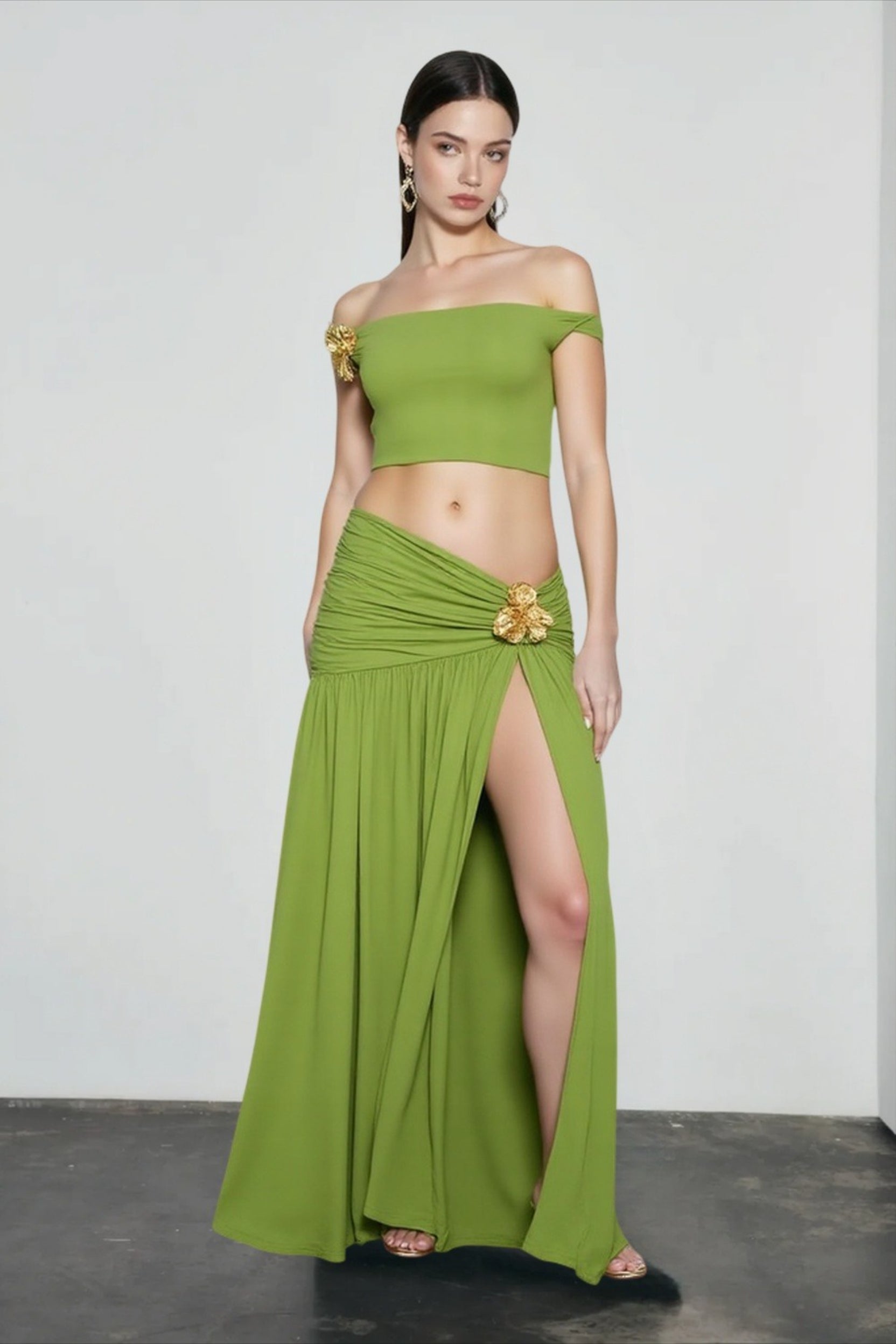 Off shoulder ruched crop vacation set