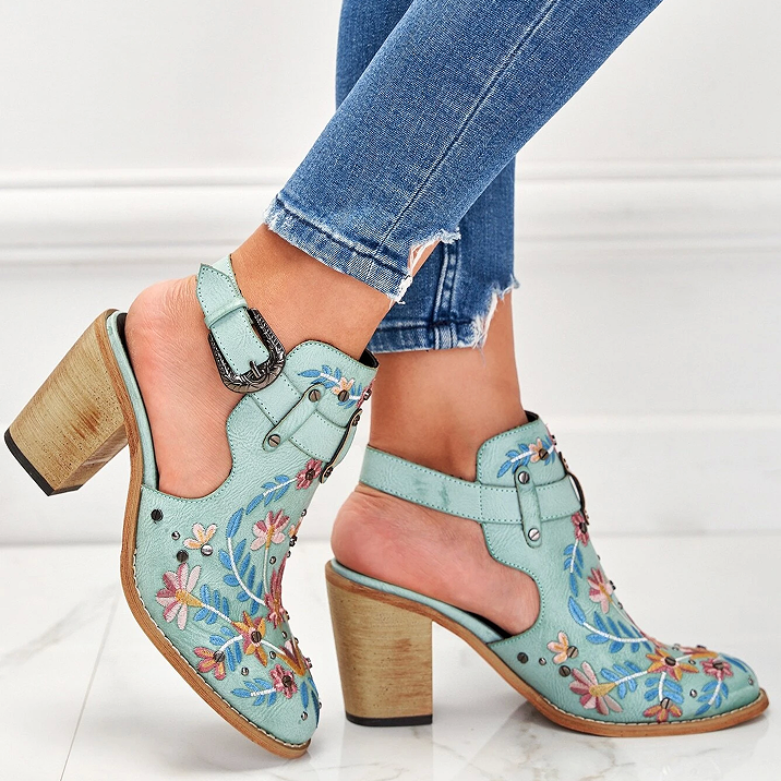 Chic Orthopedic Sandals with Unique Design