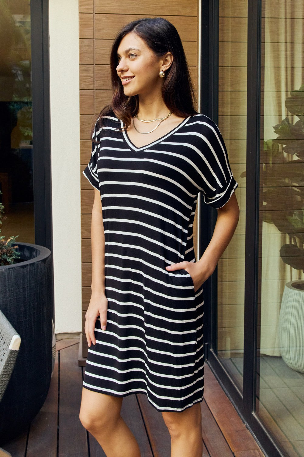 Black/ivory V-Neck Striped Short Sleeve Pocket Shift Midi Dress