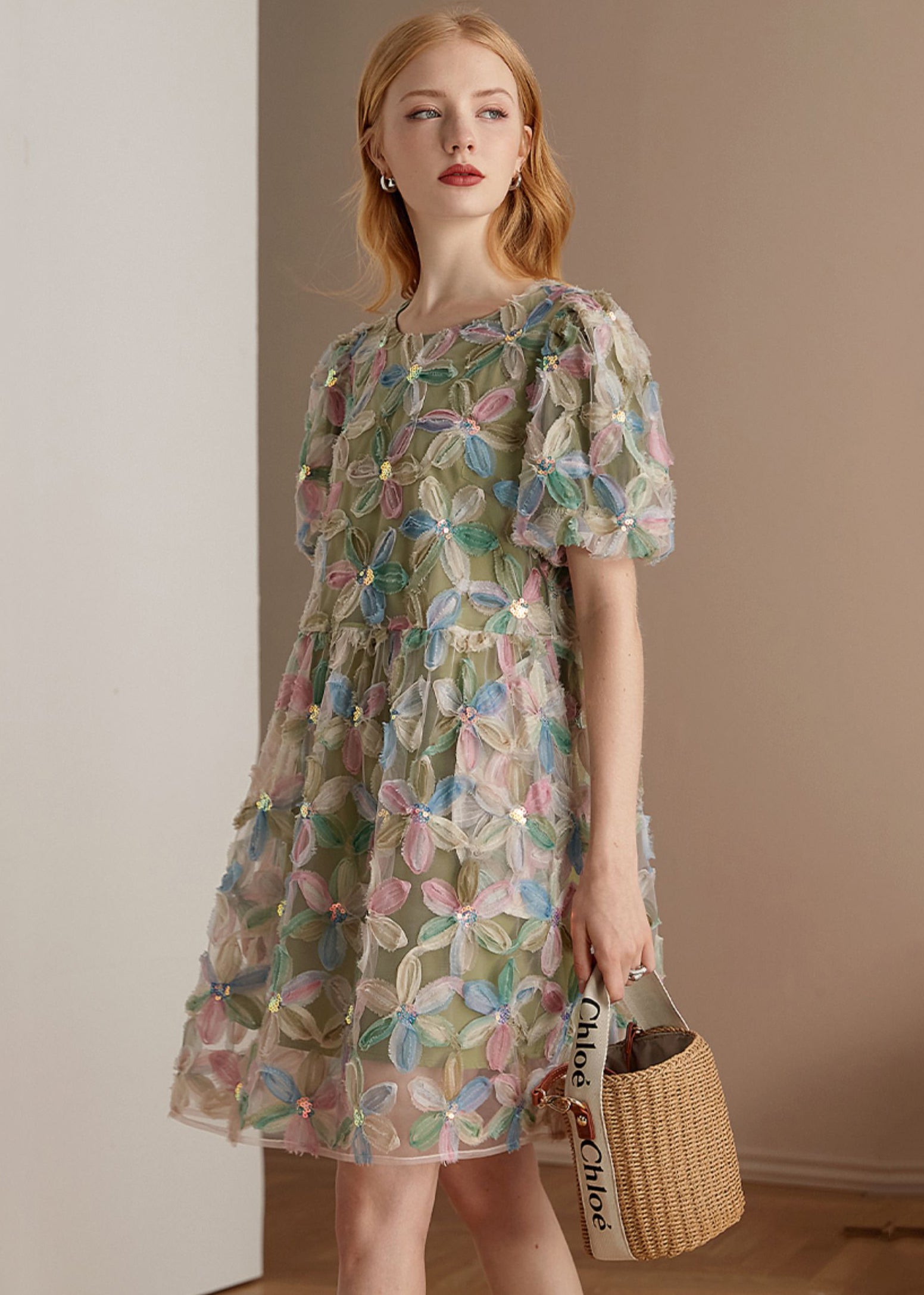 Well Tailored Dress with a Graceful Silhouette