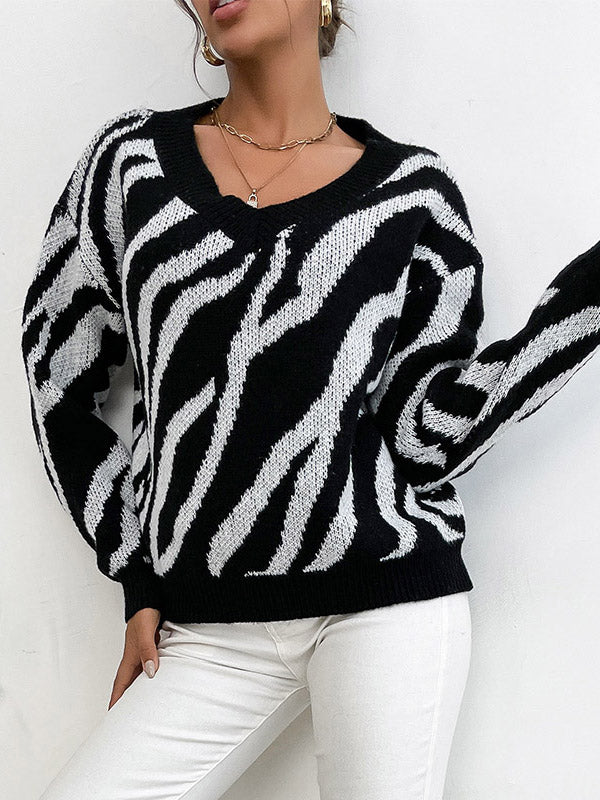 V-neck Black Zebra Print Sweater