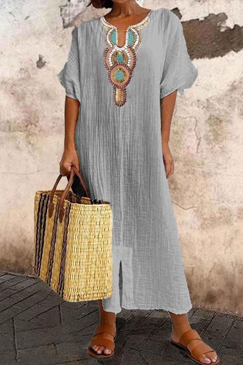 Effortlessly Elegant Dress with a Timeless Design