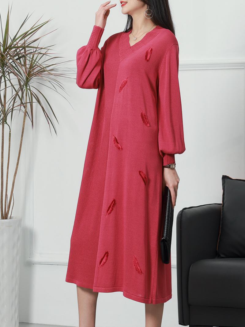 V-Neck Long Sleeve Feather Applique Knit Loose Midi Dress 2