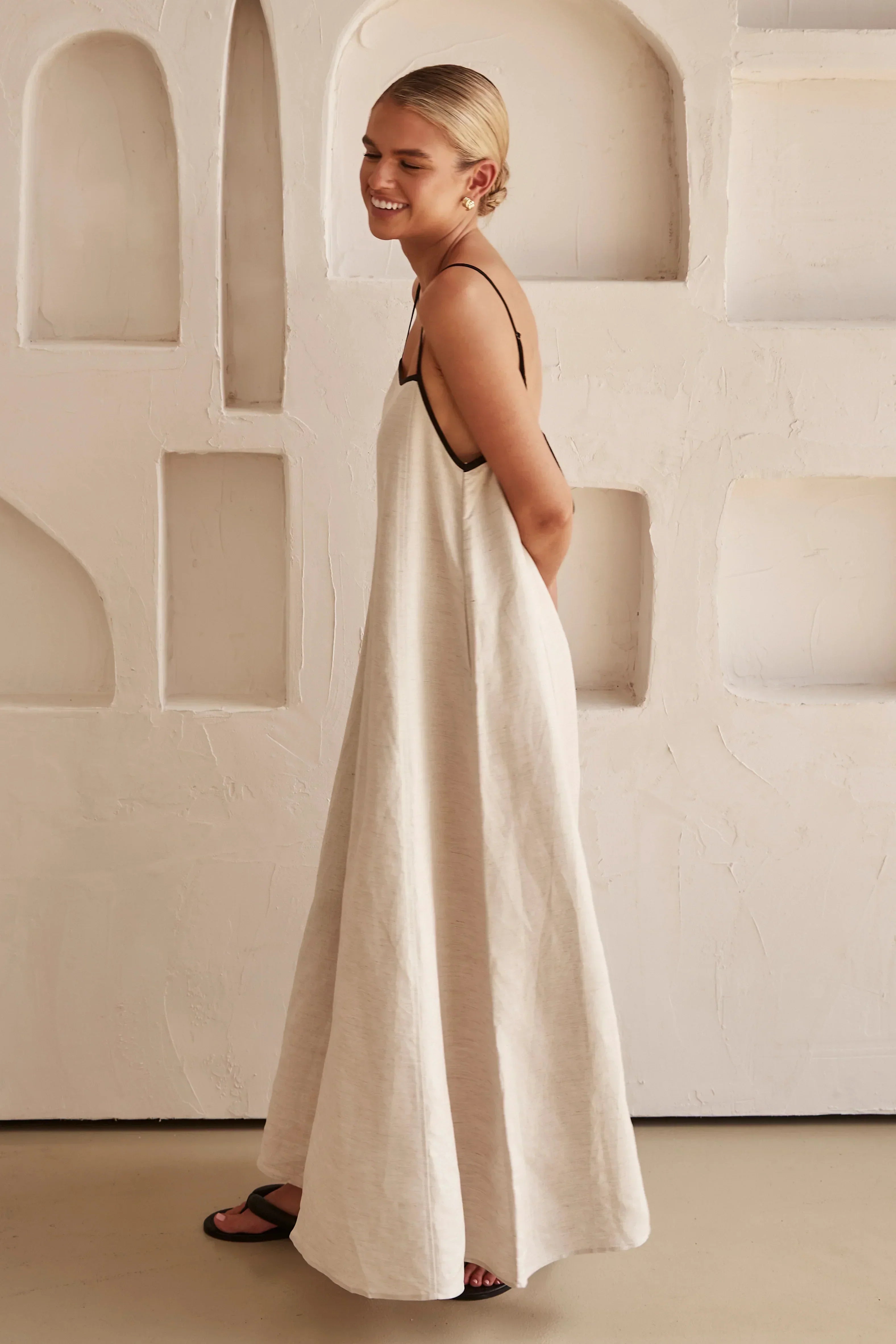 Samanta Minimalist Maxi Dress Chic Silhouette Collection