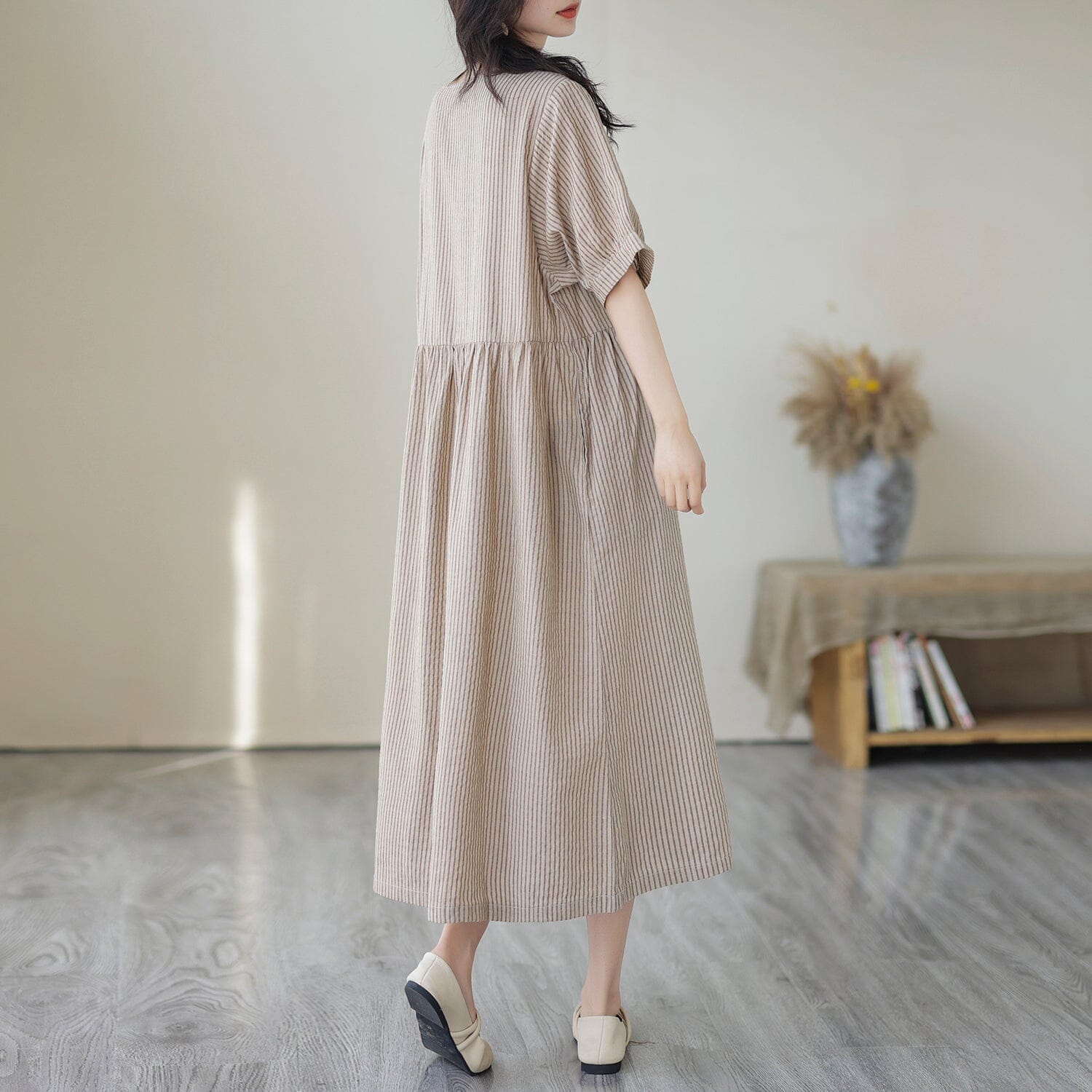 Effortlessly Elegant Dress with a Timeless Design