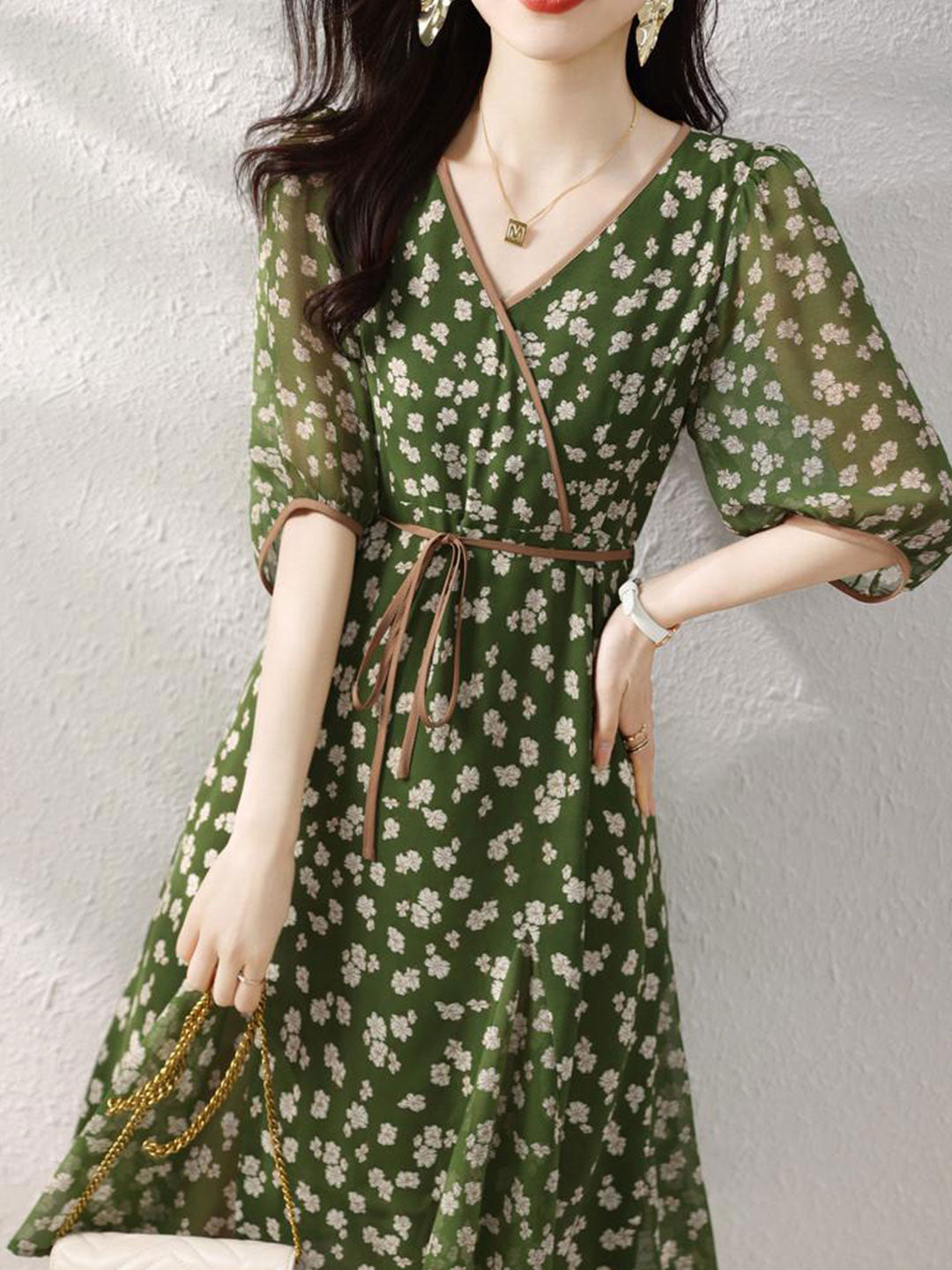 Classic Vintage Dress with a Flattering Fit