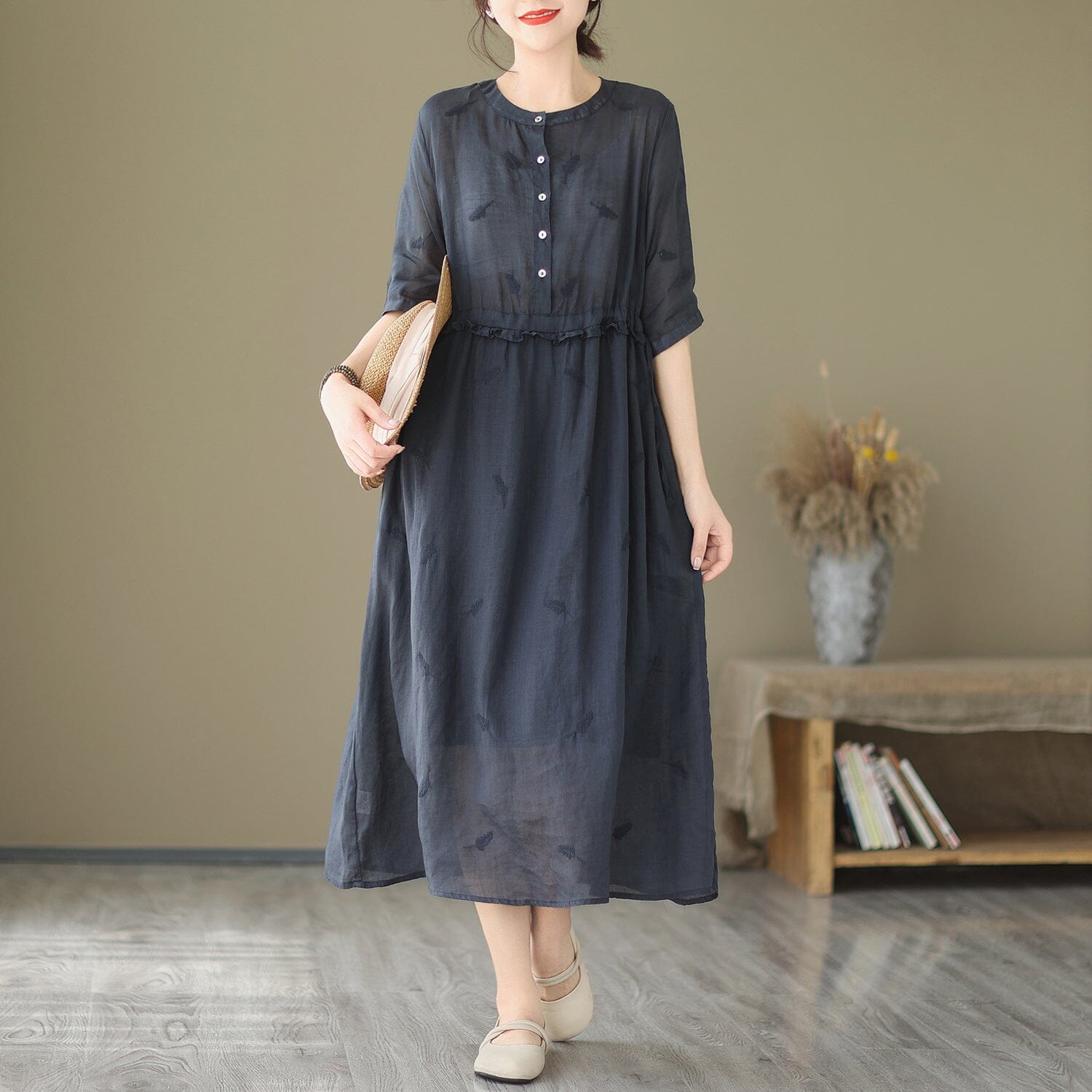Beautifully Finished Dress in a Timeless Design