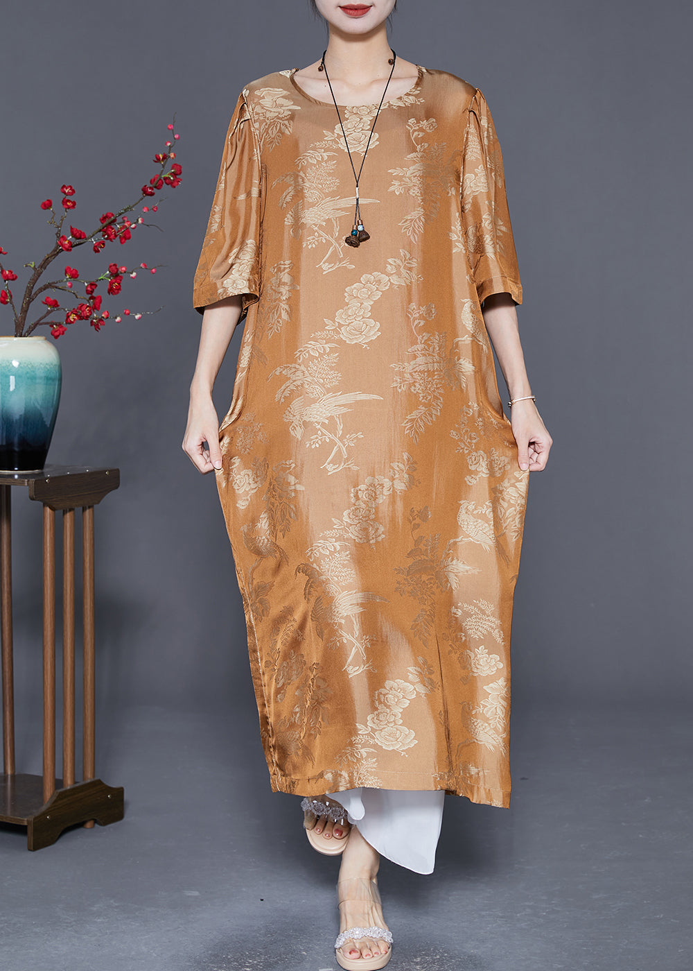 Effortlessly Elegant Dress with a Timeless Design