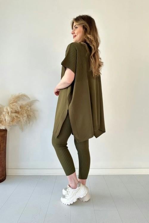 Fresh and elegant knitted two-piece set