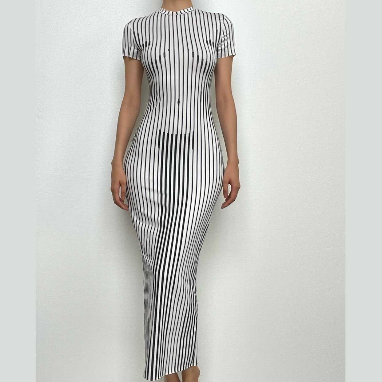 Crewneck body pattern short sleeve striped contrast midi dress