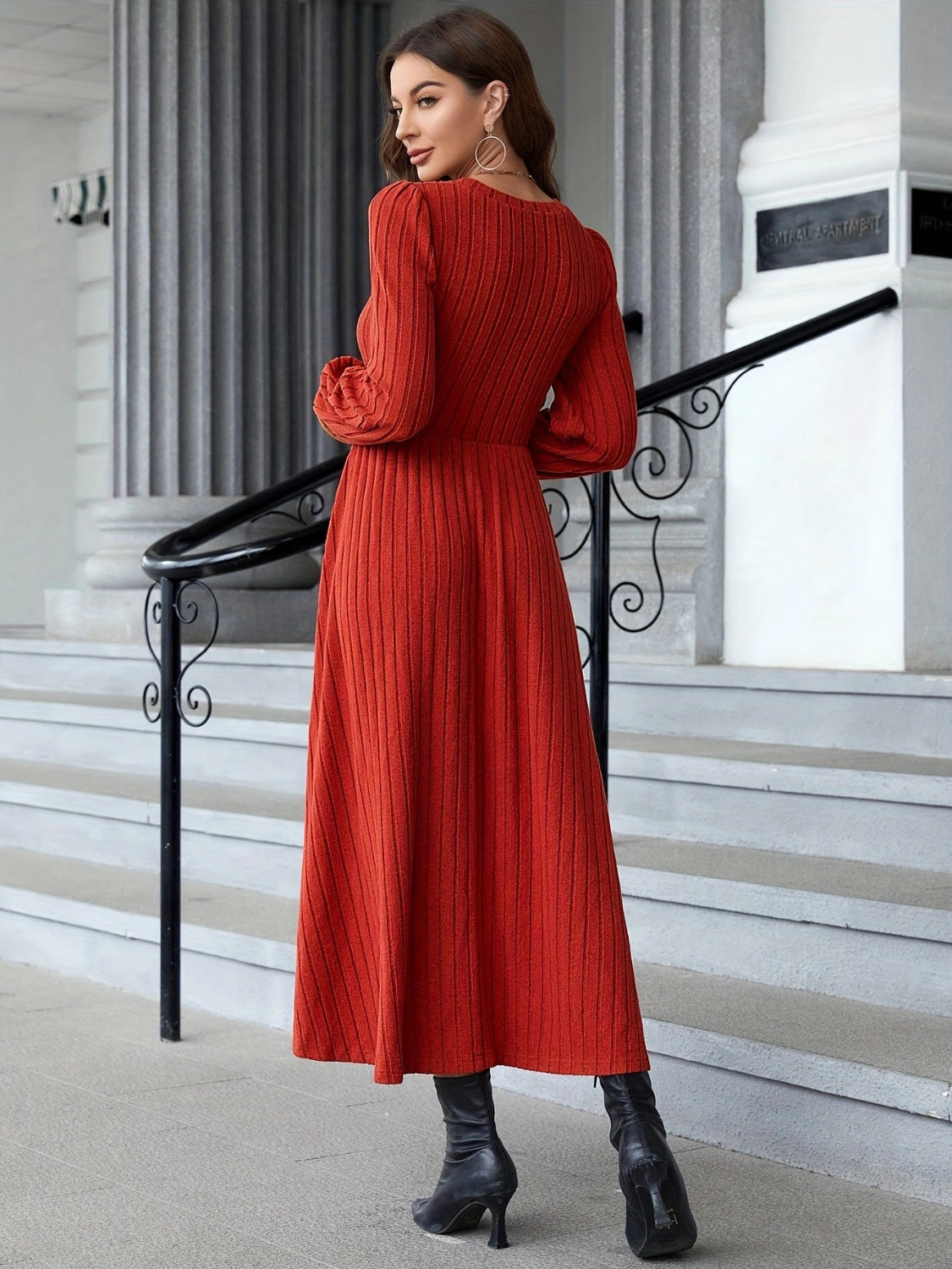Agnes Ribbed Long Sleeve Dress with Relaxed Fit and Modern Casual Wear