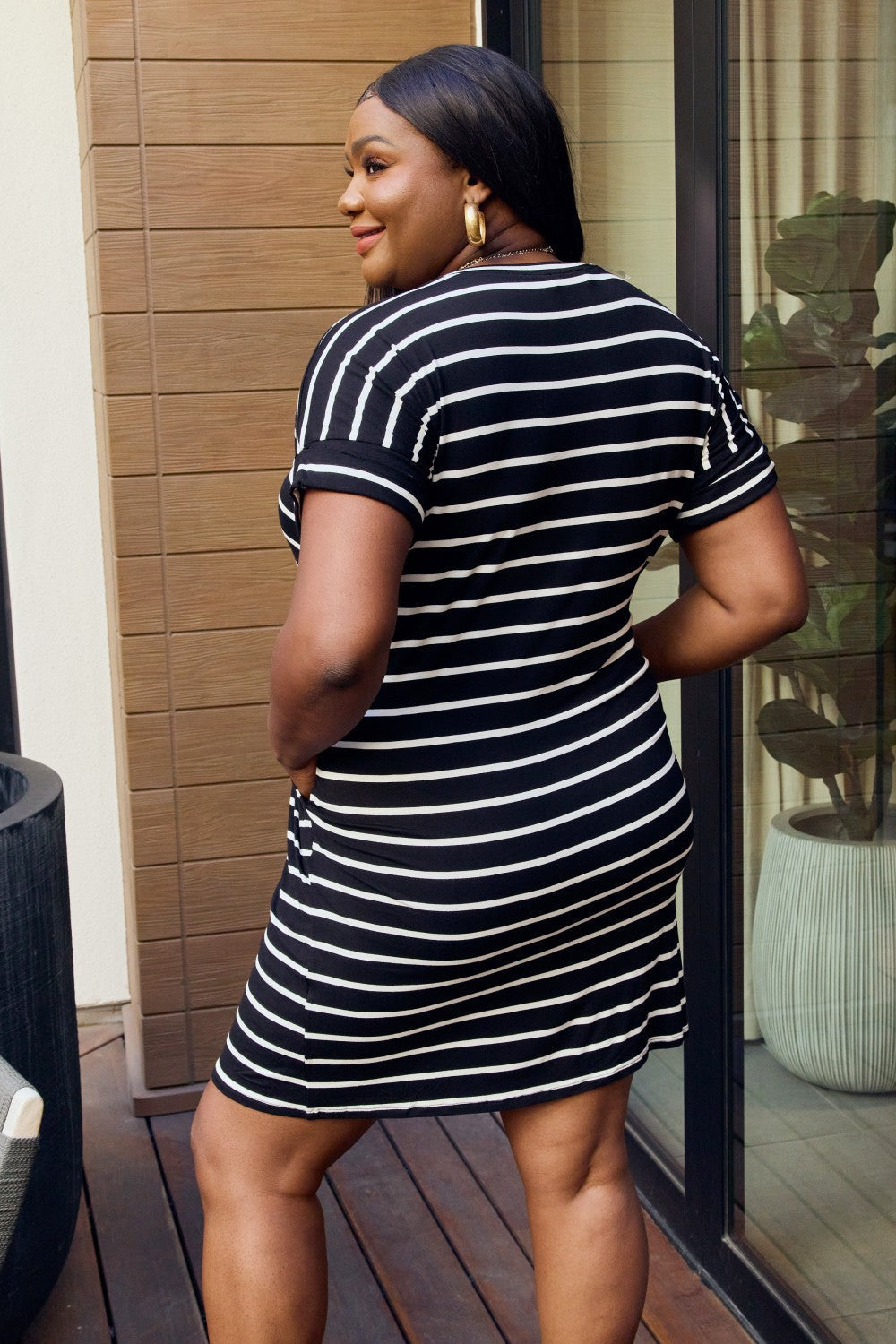 Black/ivory V-Neck Striped Short Sleeve Pocket Shift Midi Dress
