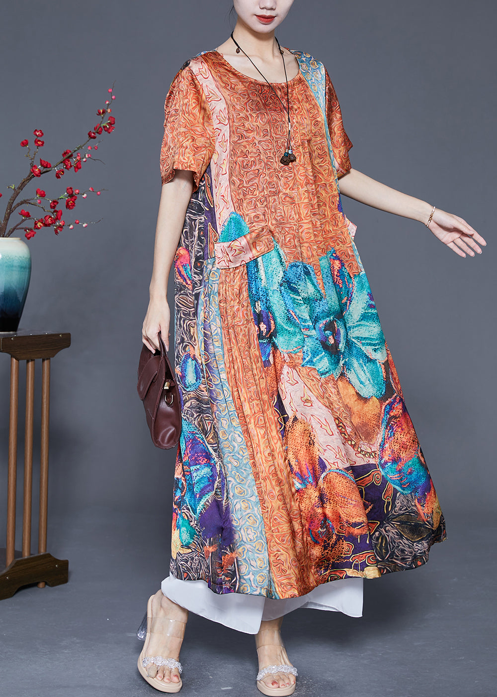 Effortlessly Elegant Dress with a Timeless Design
