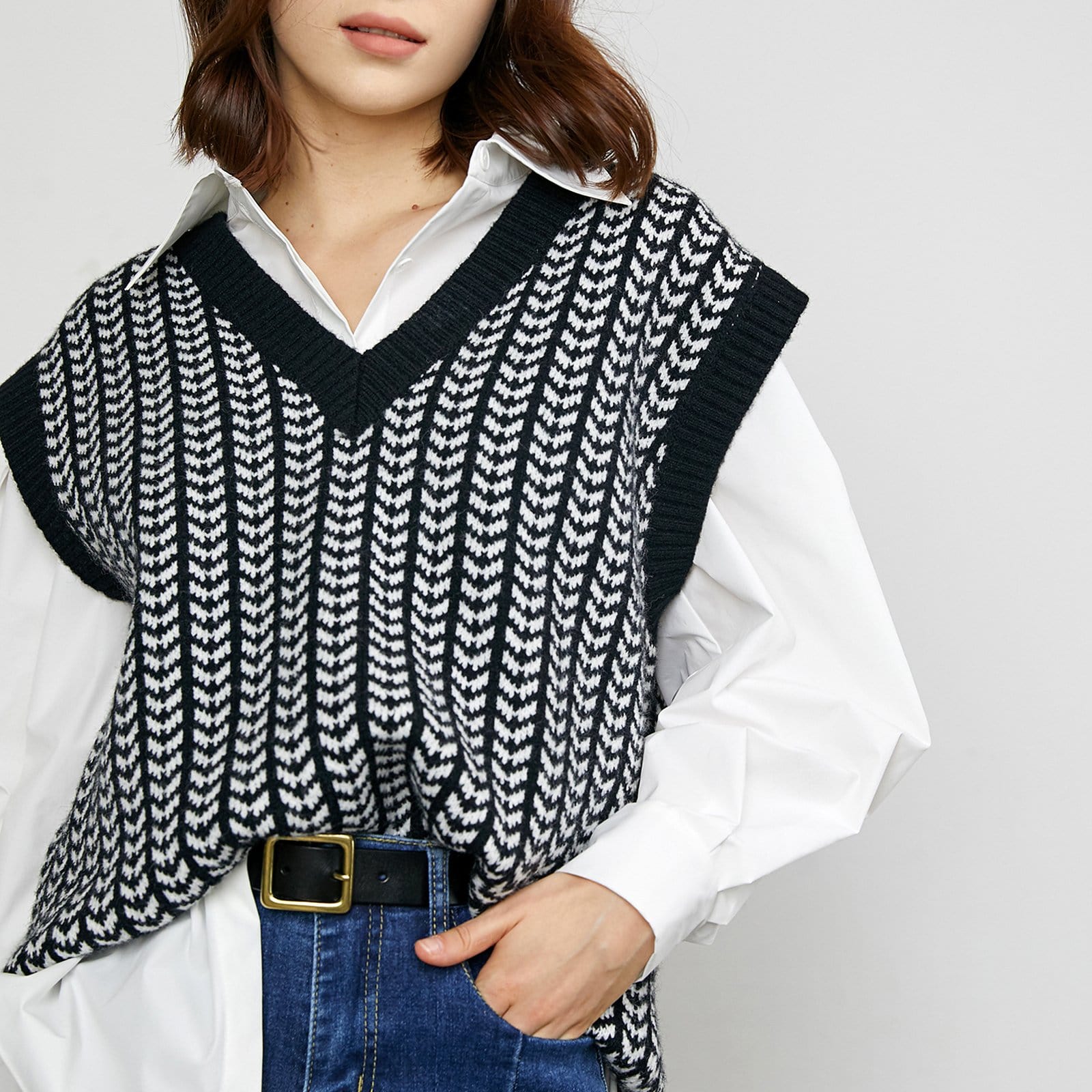 Aurelius Black V-Neck Sweater Vest