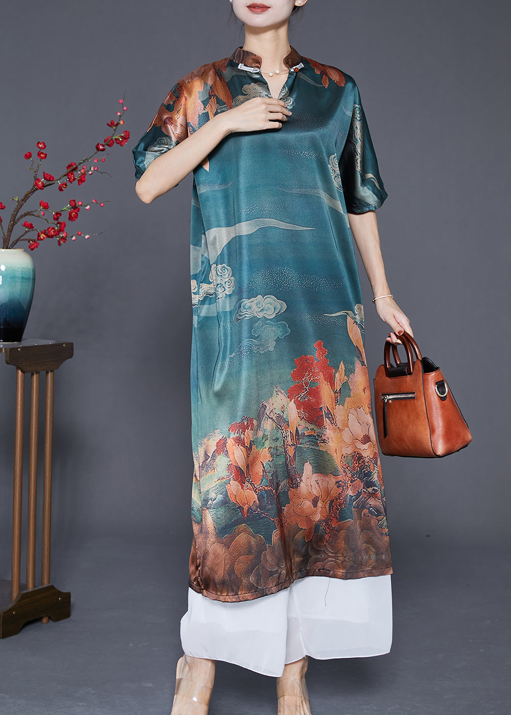 Effortlessly Elegant Dress with a Timeless Design