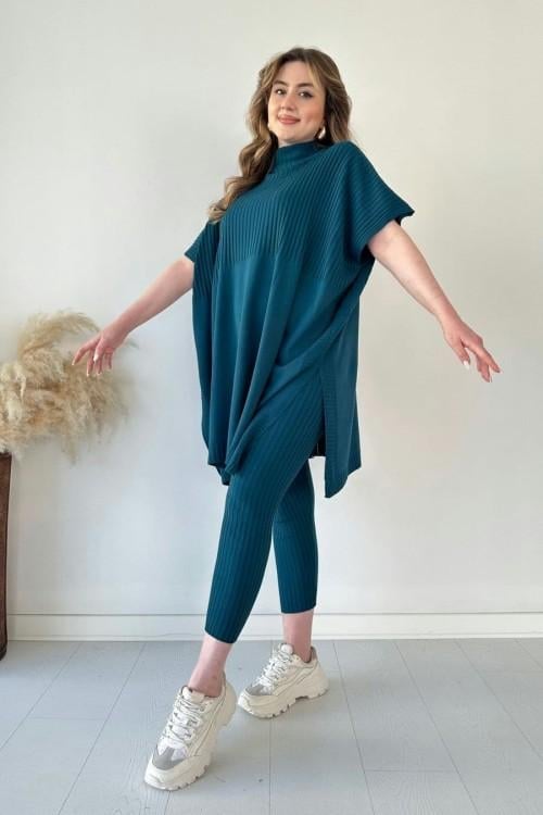 Fresh and elegant knitted two-piece set