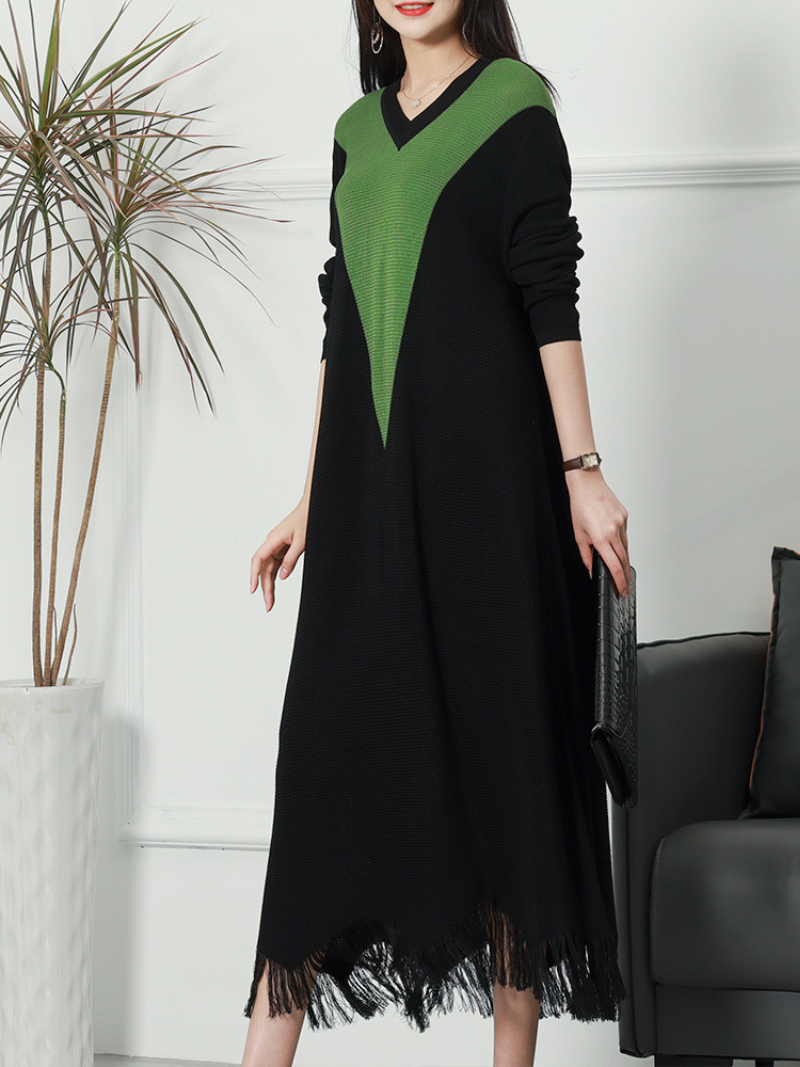 V-Neck Long Sleeve Colorblock Knit Tassel Hem Midi Dress 2