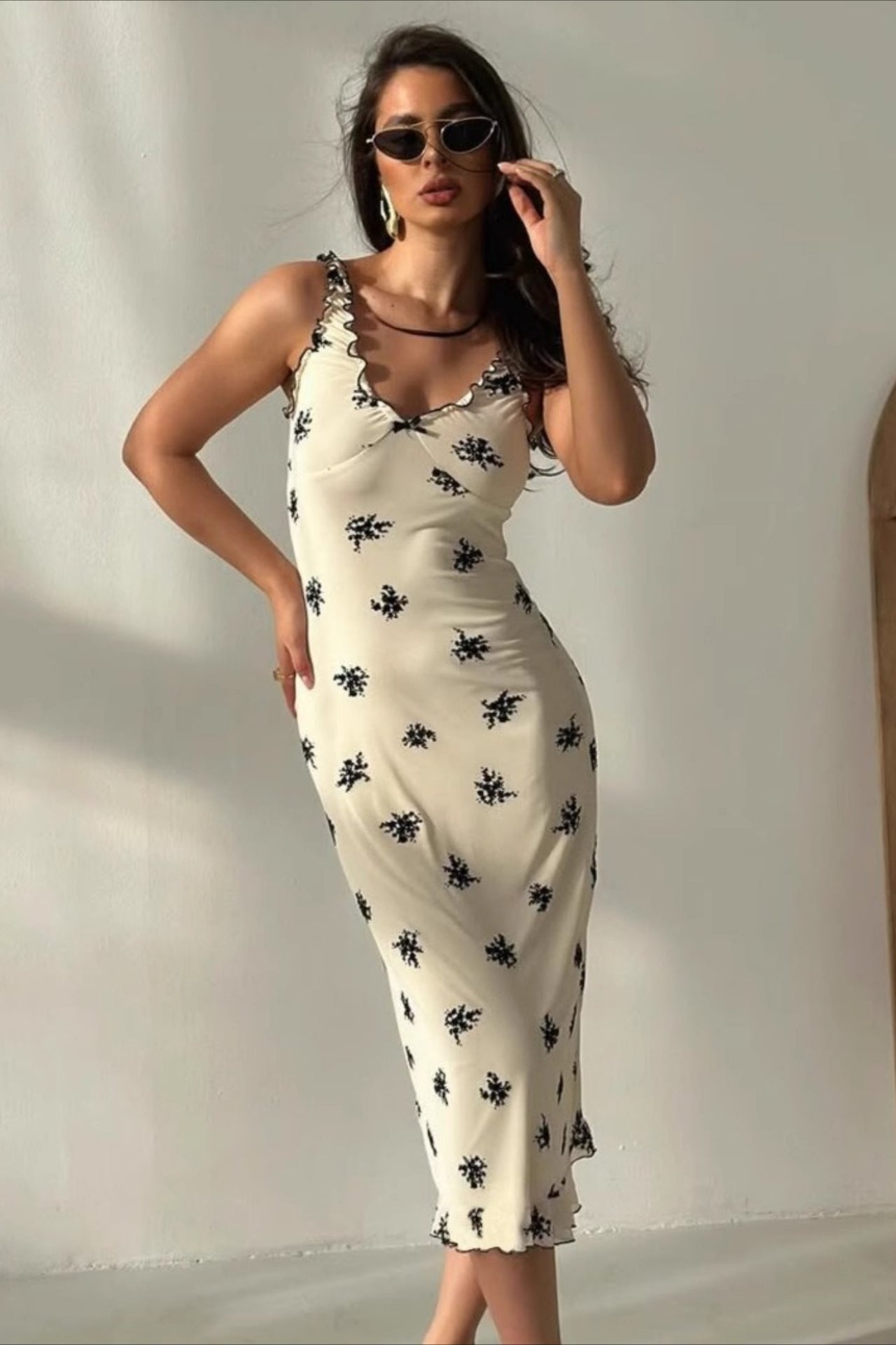 Spaghetti Strap Bow V Neck Fitted Floral Dress