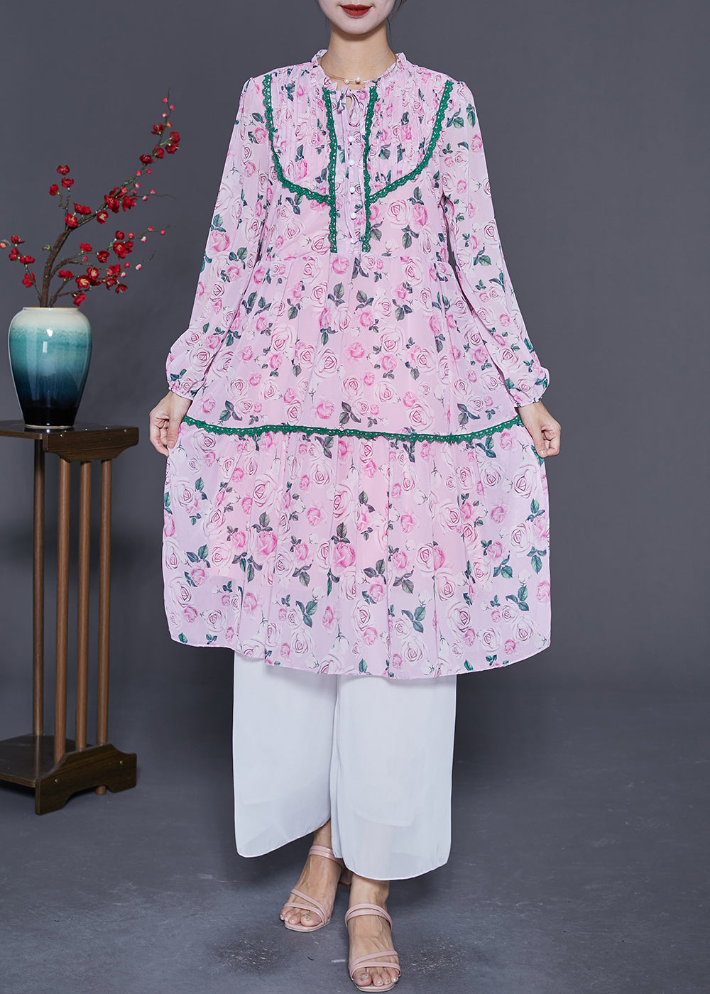 Effortlessly Elegant Dress with a Timeless Design