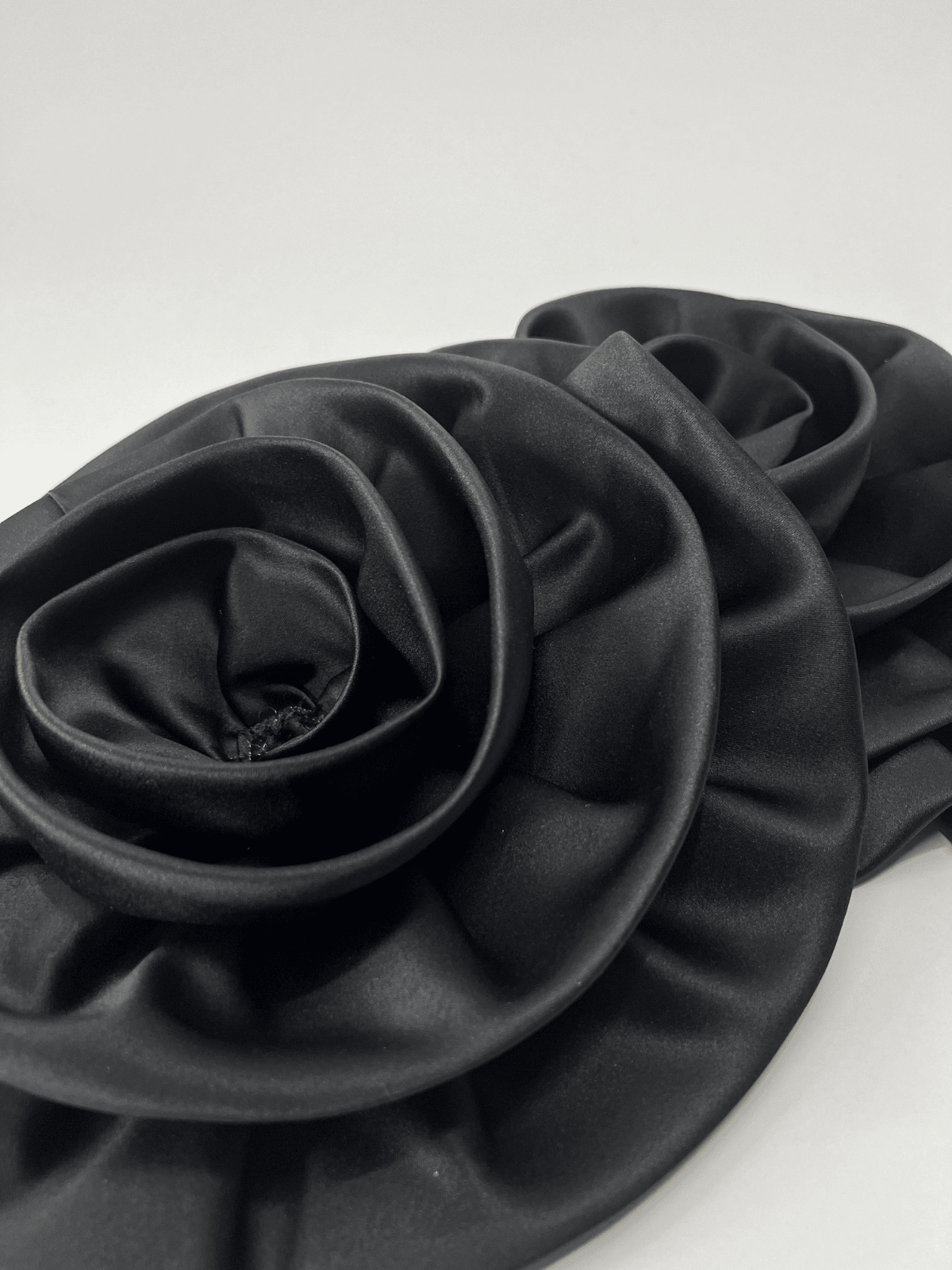 Camellia Flower Satin Gloves In Black
