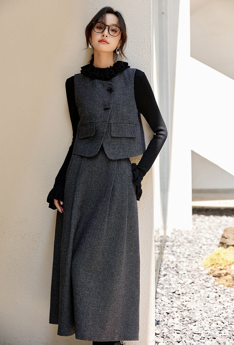 Tweed Vest & Skirt Set �Elegant Two-Piece Chanel-Inspired Style