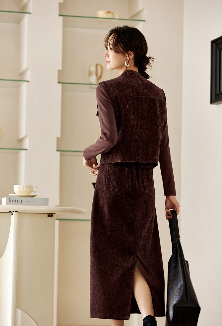 Retro Three-Piece Set �Vest, Blouse & Skirt Commuter Style