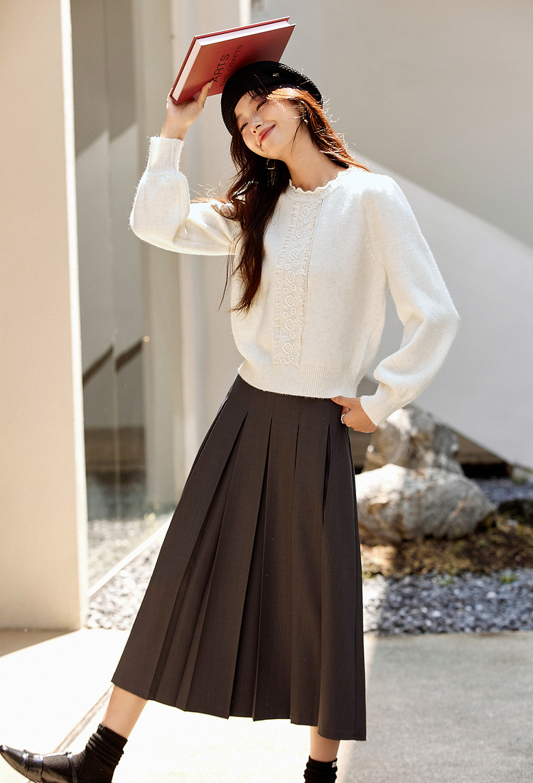 Lace Trim Crewneck Knit Sweater �Elegant Commuter Style