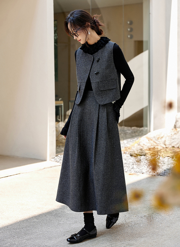 Tweed Vest & Skirt Set �Elegant Two-Piece Chanel-Inspired Style