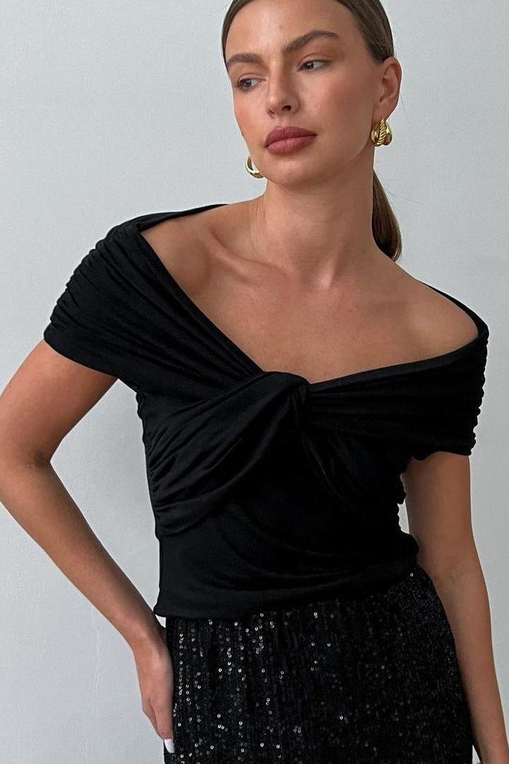 Front twisted top