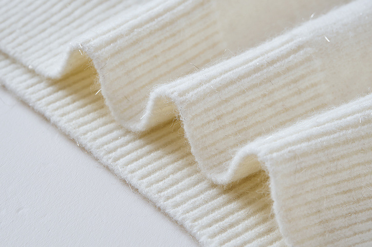 Lace Trim Crewneck Knit Sweater �Elegant Commuter Style