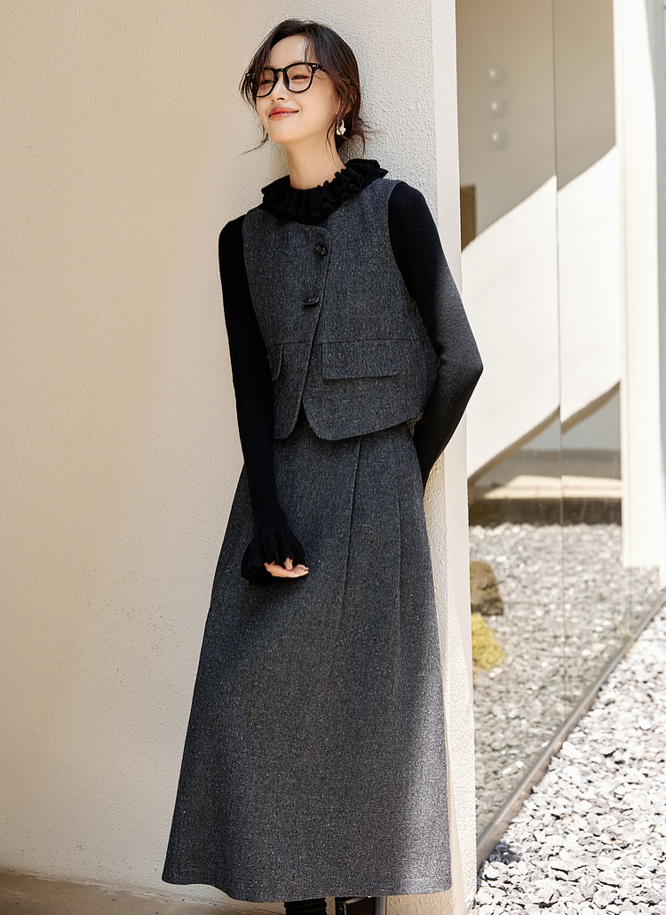 Tweed Vest & Skirt Set �Elegant Two-Piece Chanel-Inspired Style