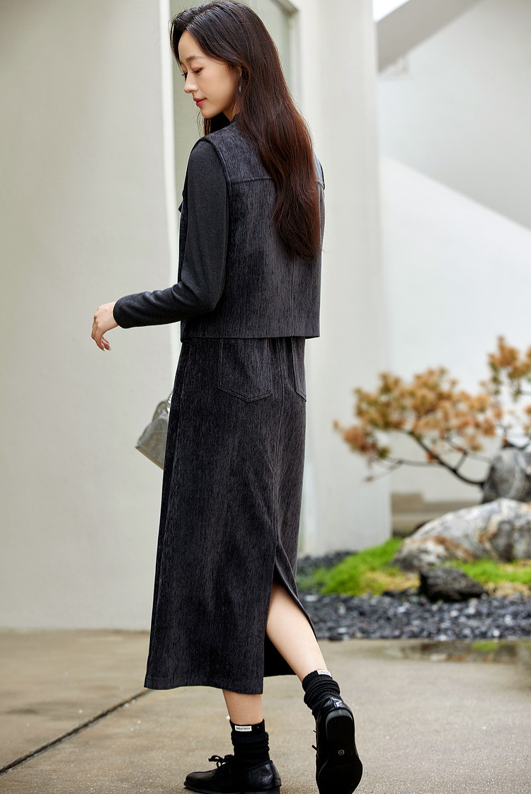 Retro Three-Piece Set �Vest, Blouse & Skirt Commuter Style