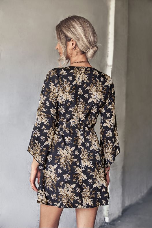 Arm Gown With Irregular Flared Flowered Design L / Black