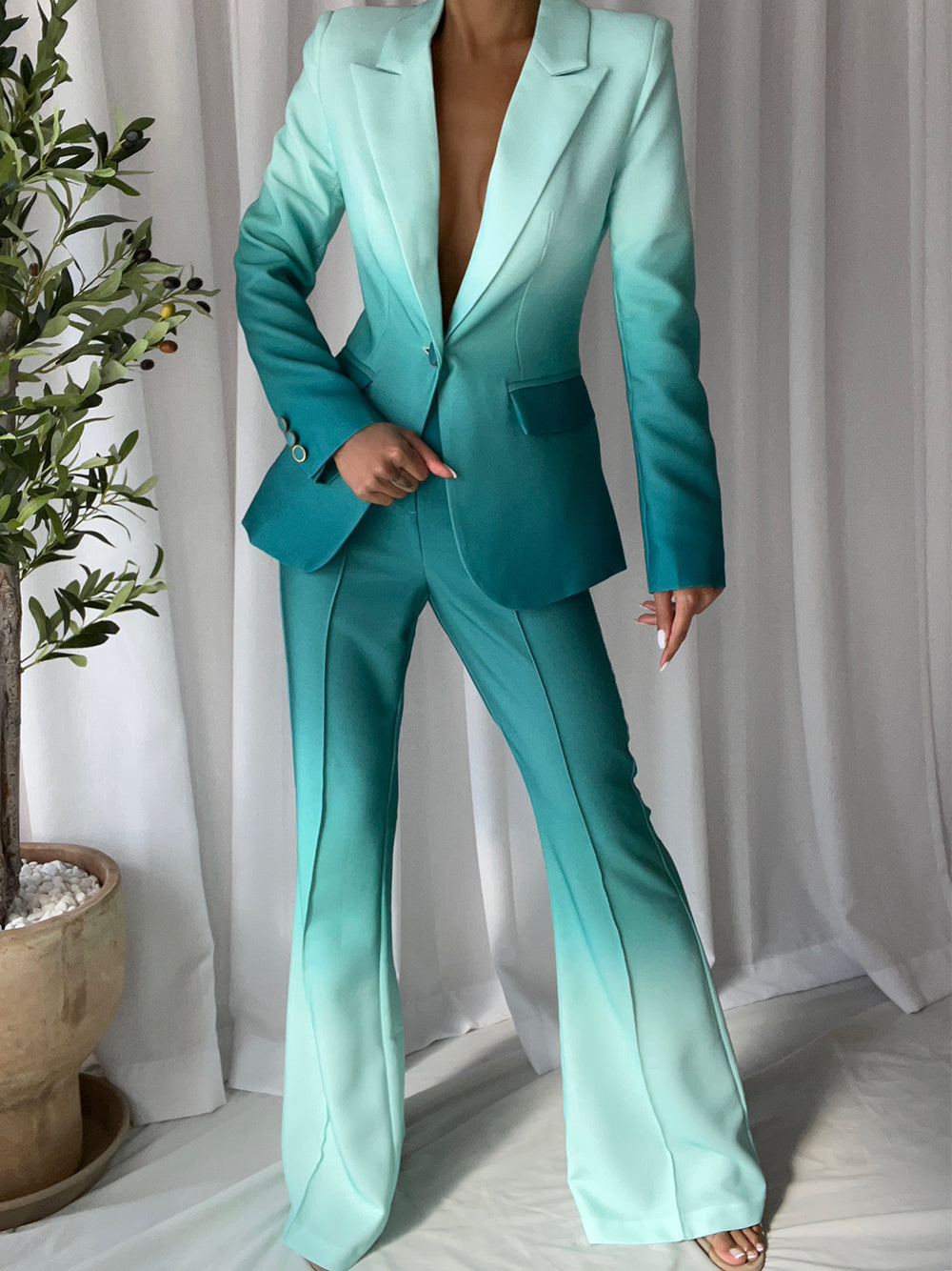 Blue Peak Lapel Ombre Single-Button Blazer and Flared Trousers Set 5