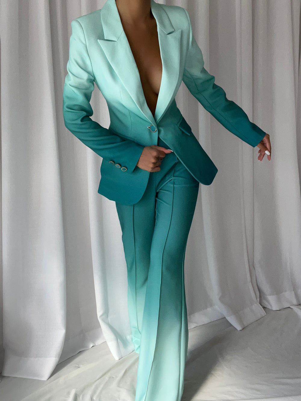 Blue Peak Lapel Ombre Single-Button Blazer and Flared Trousers Set 3