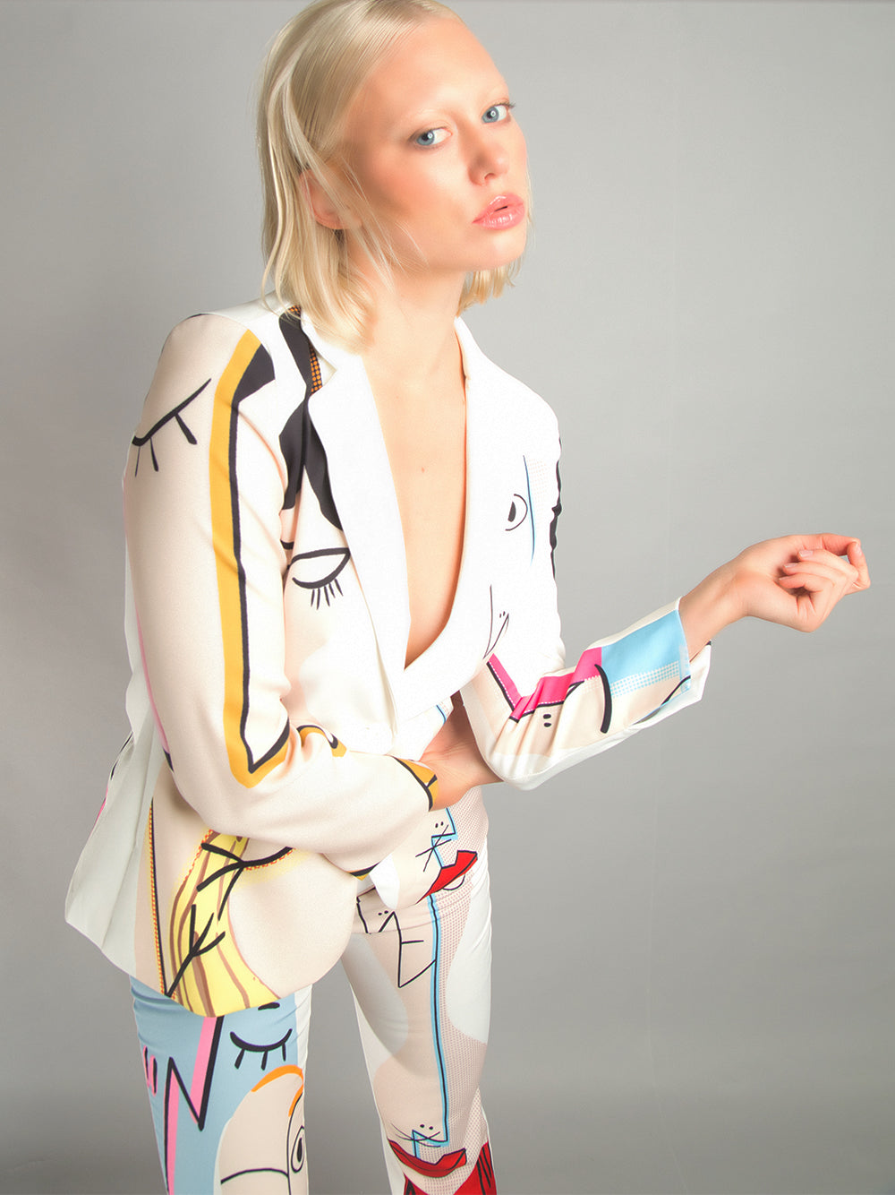 White Abstract Portrait Print Notch Lapel Blazer Cropped Pants Set 27