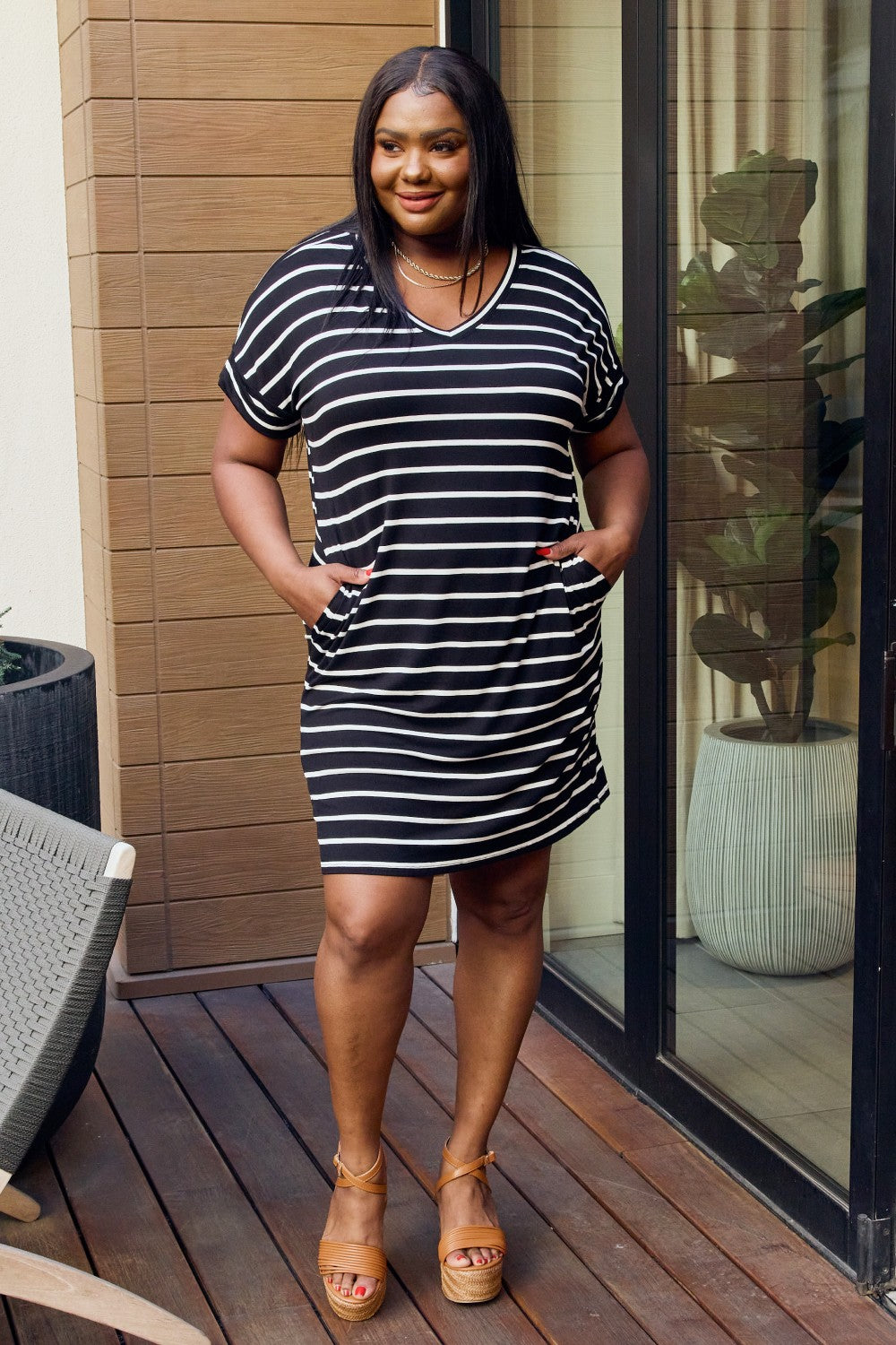 Black/ivory V-Neck Striped Short Sleeve Pocket Shift Midi Dress