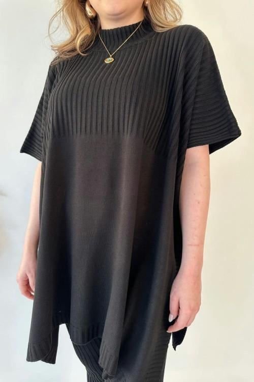 Fresh and elegant knitted two-piece set
