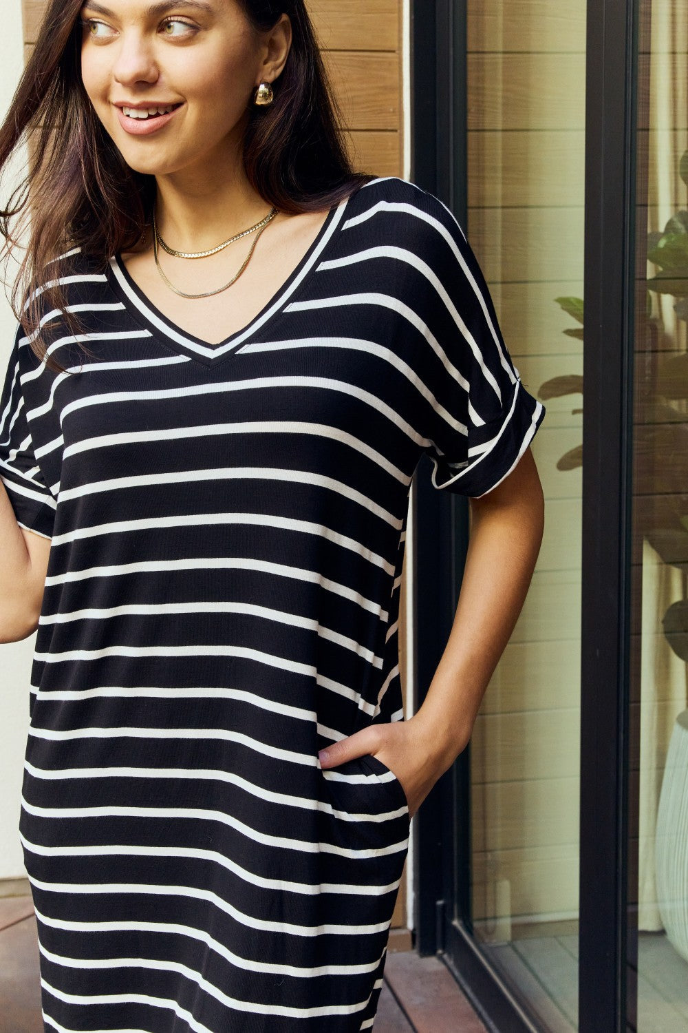 Black/ivory V-Neck Striped Short Sleeve Pocket Shift Midi Dress