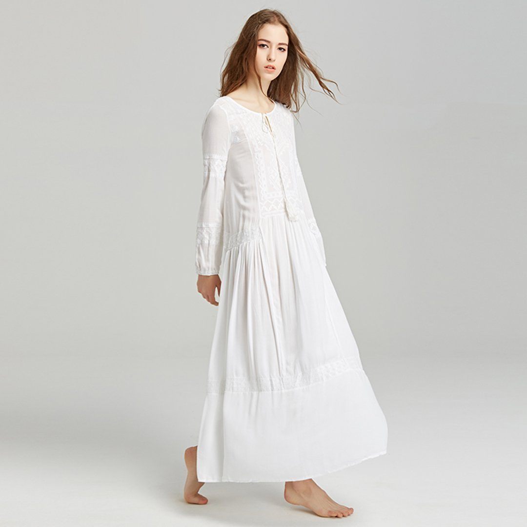 Beautifully Finished Dress in a Timeless Design