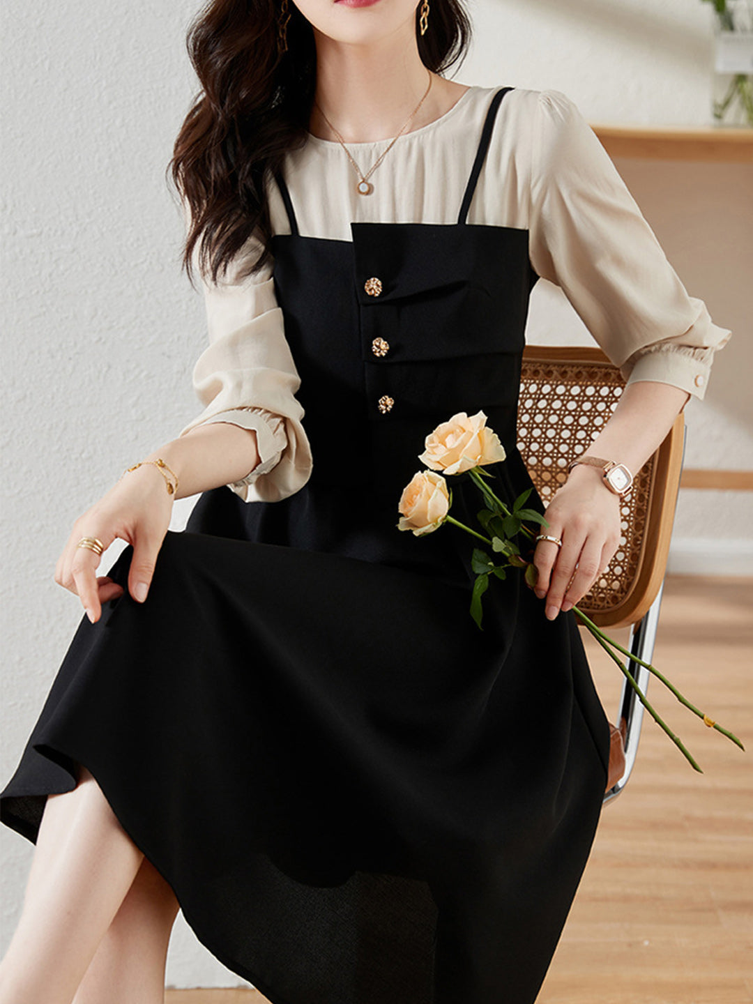 Effortlessly Elegant Dress with a Timeless Design