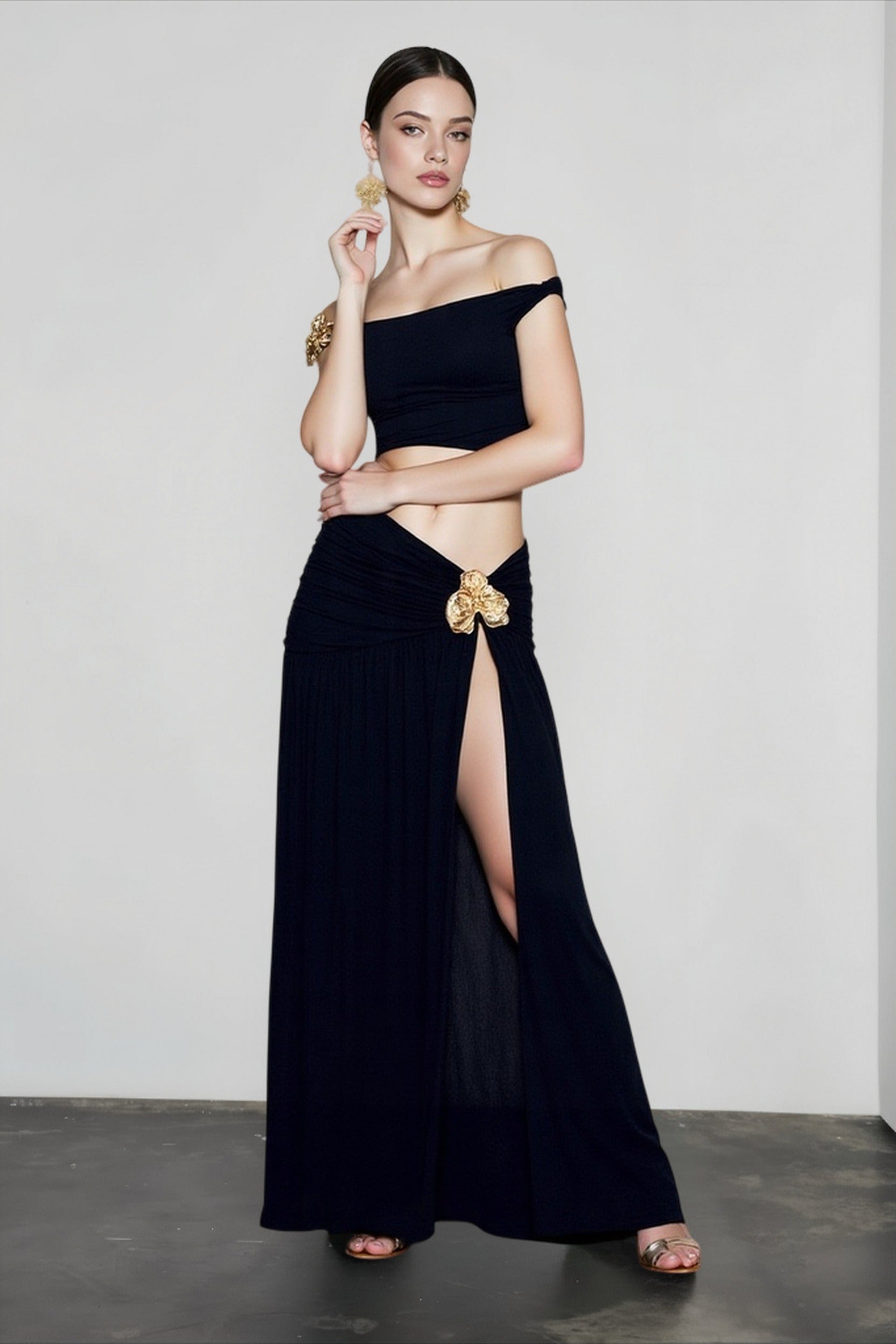 Off shoulder ruched crop vacation set