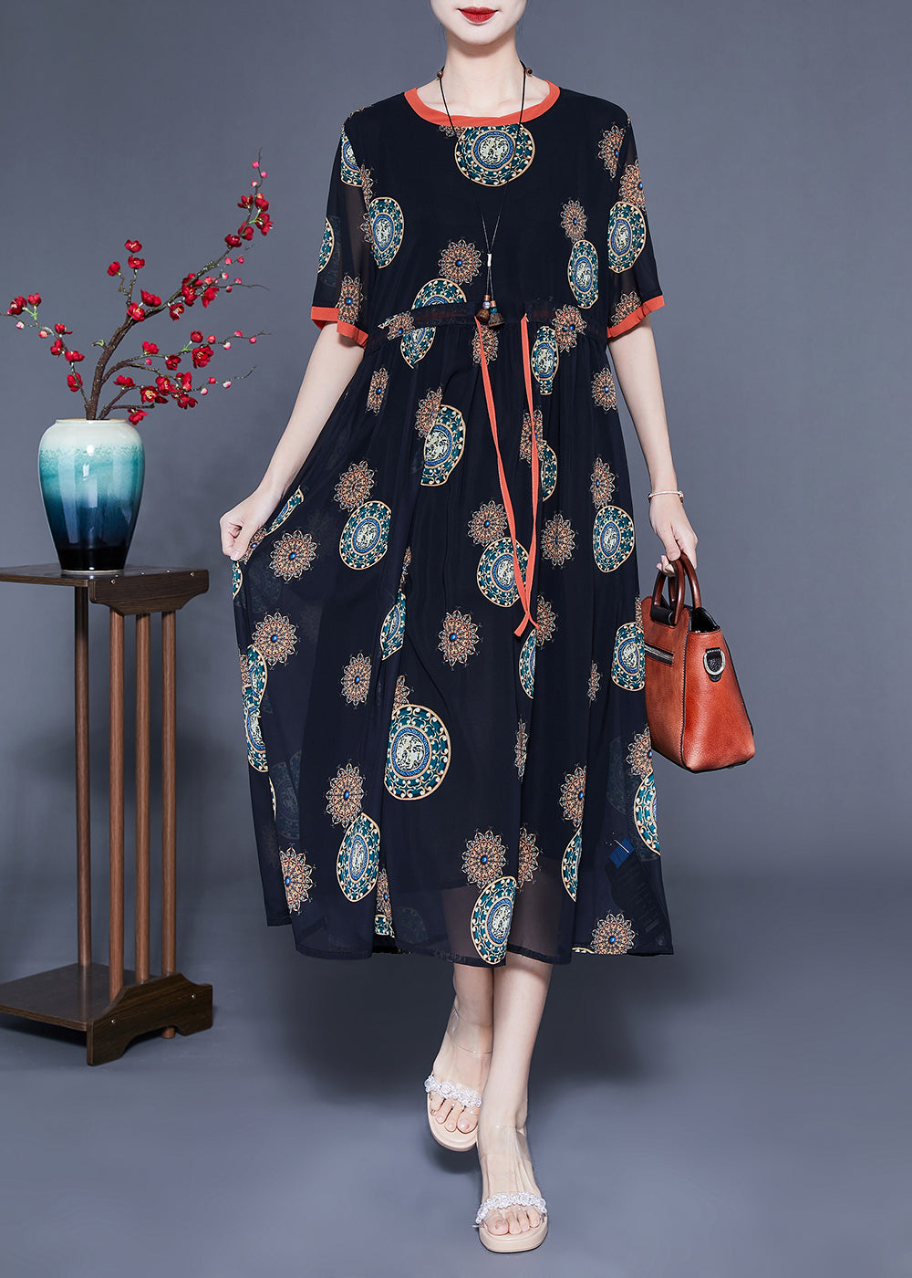 Well Tailored Dress with a Graceful Silhouette