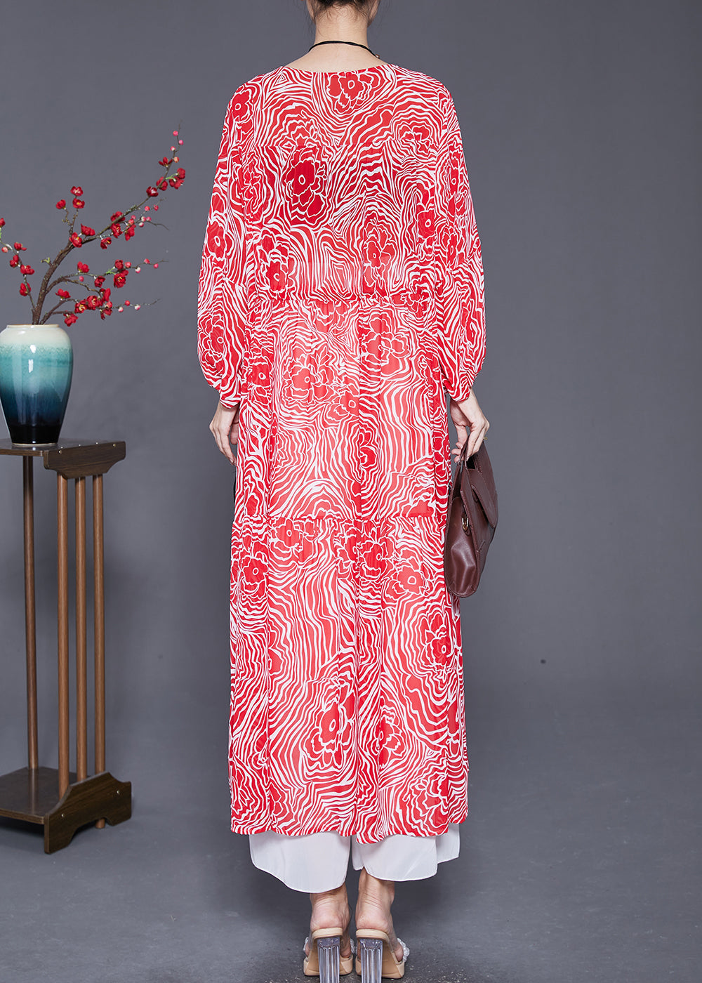 Beautifully Finished Dress in a Timeless Design