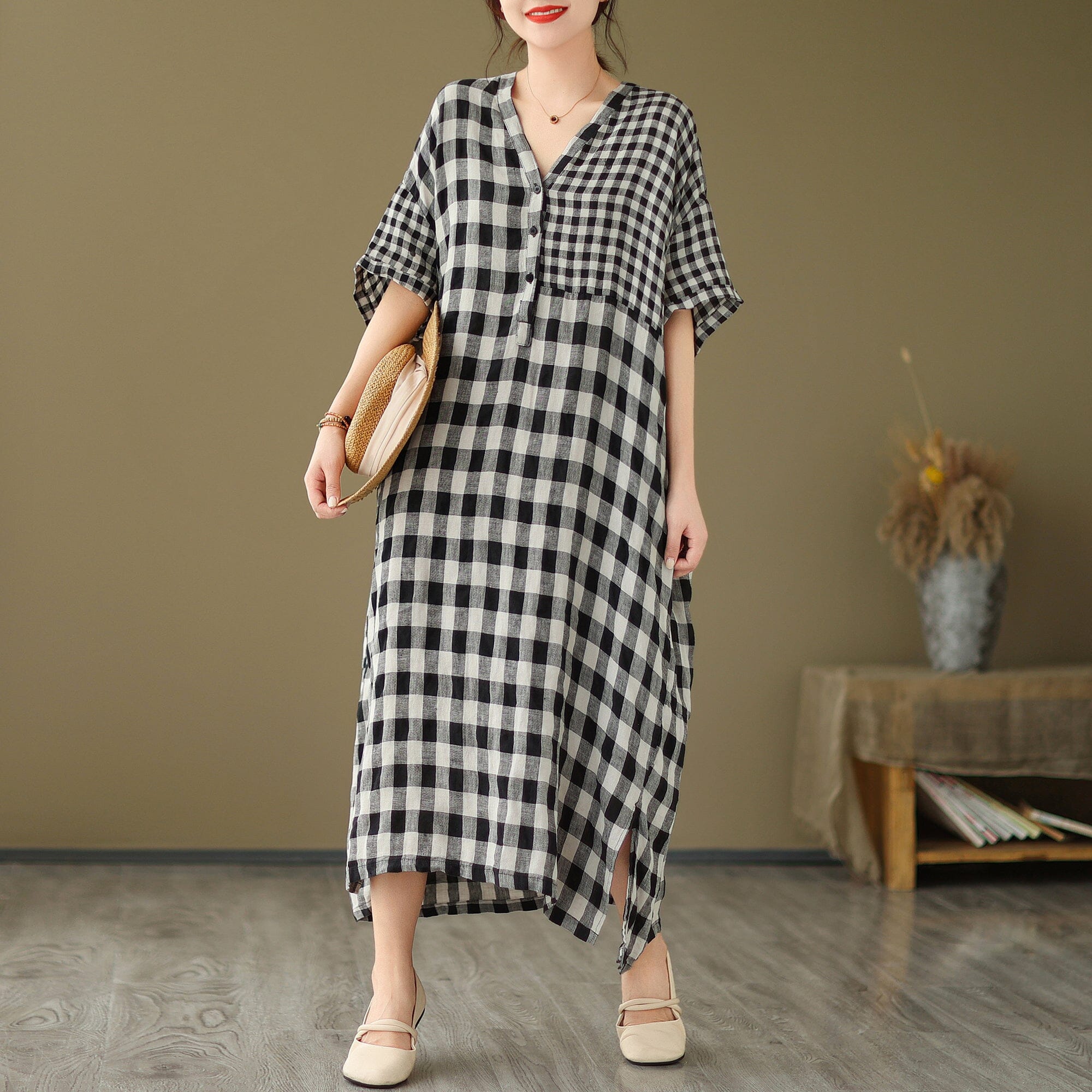 Beautifully Finished Dress in a Timeless Design
