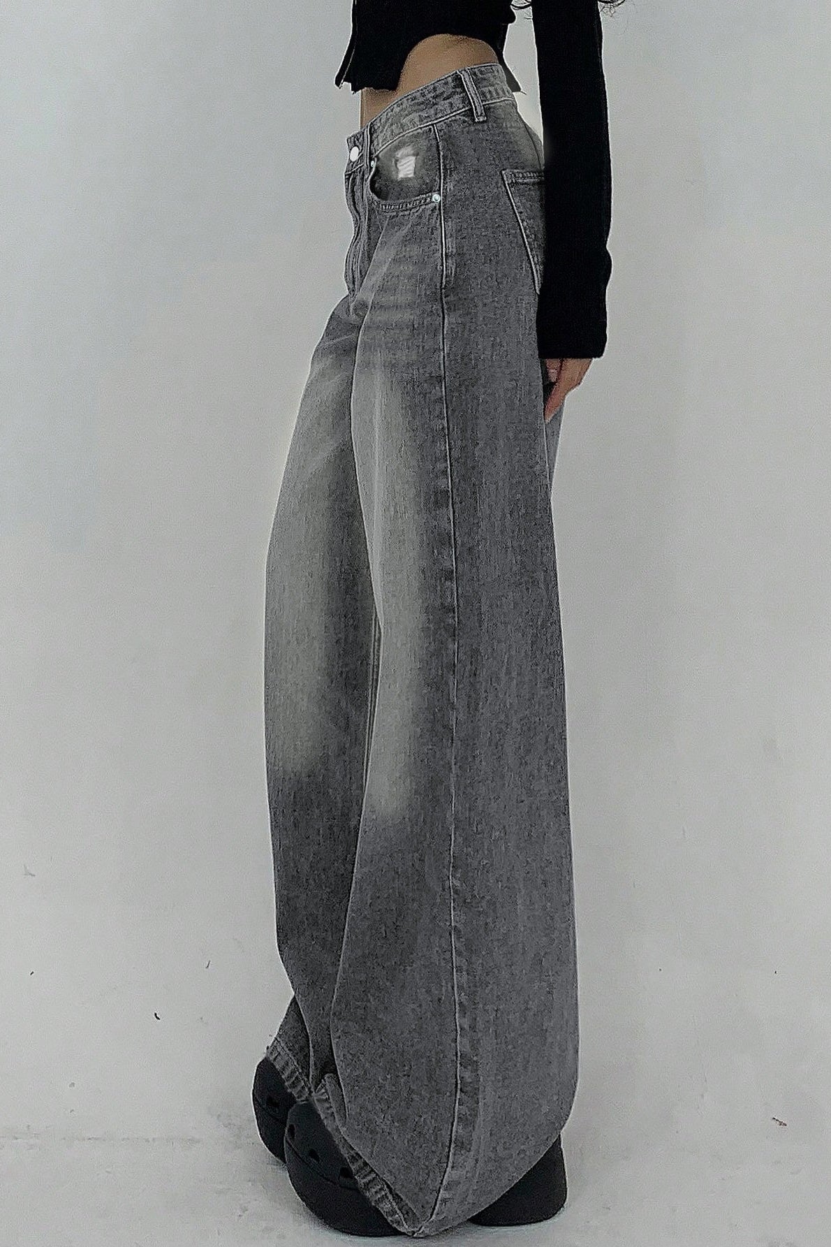 Distressed Wide Leg Floor Length Jeans